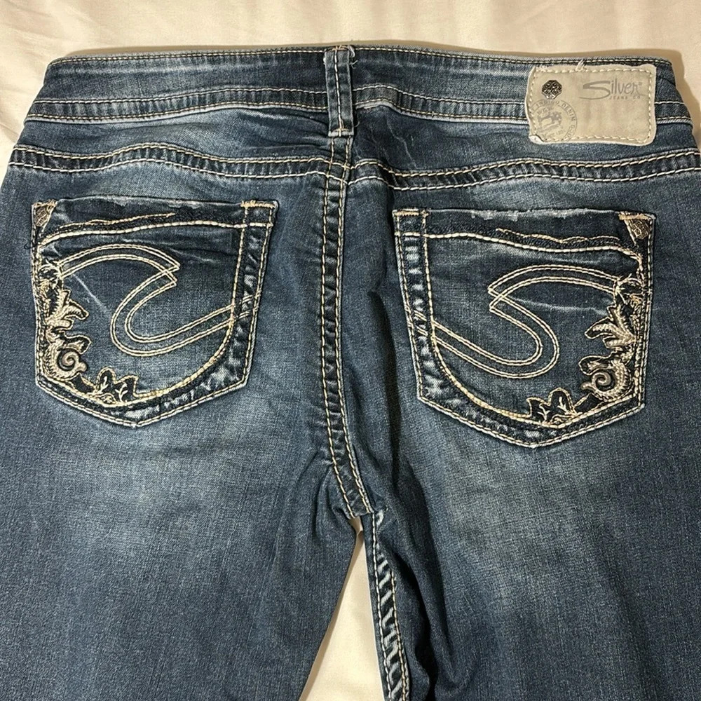Silver Aiko Women's Med Wash Low Rise Stretch Capri Denim Jeans 29